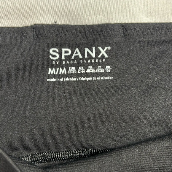 SPANX Booty Boost Active Cropped Black Confetti Legging- M - Picture 7 of 7